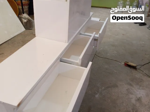 ارفف وادراج اكسسورات لشاشات العرض المنزليه