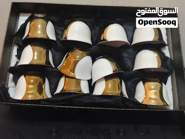 للبيع طقم فناجين قهوة عربية فاخر - 12 فنجان   12 فنجان أبيض وذهبي ملكي لميع - شغل ثقيل ونظيف