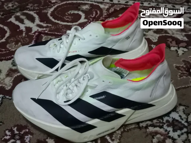 للبيع حذاء جري اصلي اديداس برو 4 مقاس 39 مستخدم مرتين فقط سبب البيع ضيق بكون السعر 50 دينار