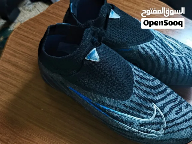 حذا رياضي مرتب للكره القدم