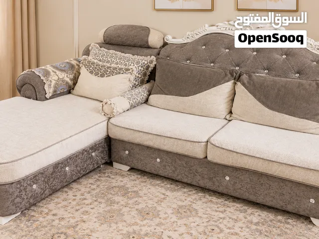 أثاث بحالة ممتازة