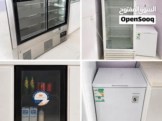 معدات محل حلويات مستعملة بينبع – ثلاجات ومكيفات وفرن وكاشير.
