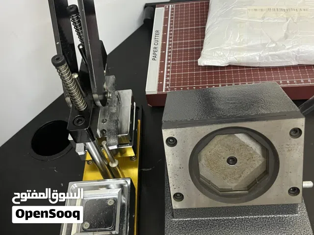 مكينه كبس الصور المغناطيسيه و البروشات