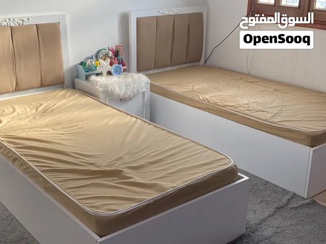 سرير للبيع