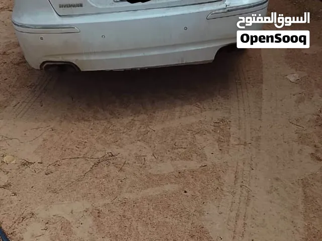 اتصل ومايحشمك شي صدام ازيرا 2010 خلفي اللون ابيض لؤلؤي نظيف