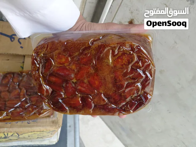 تمر اخلاص القصيم مجروش حبه جامبو 1كيلو الكرتون فيه 8حبات