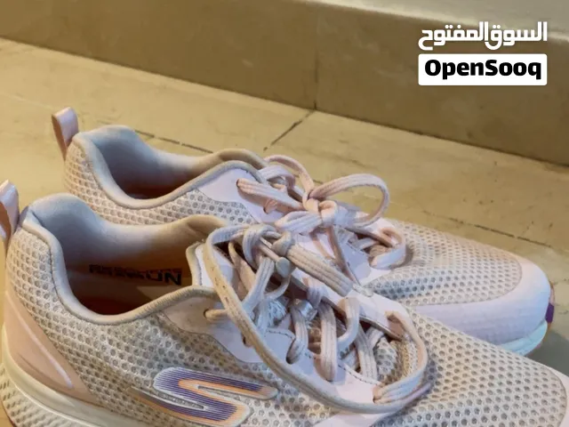 شوز skechers مريح