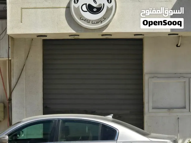 قهوه بكامل معداتها في مكان استراتيجي مشروع للناس لي دور في مشروع ناجح و واتي