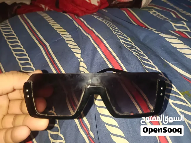 black square fashion sunglasses