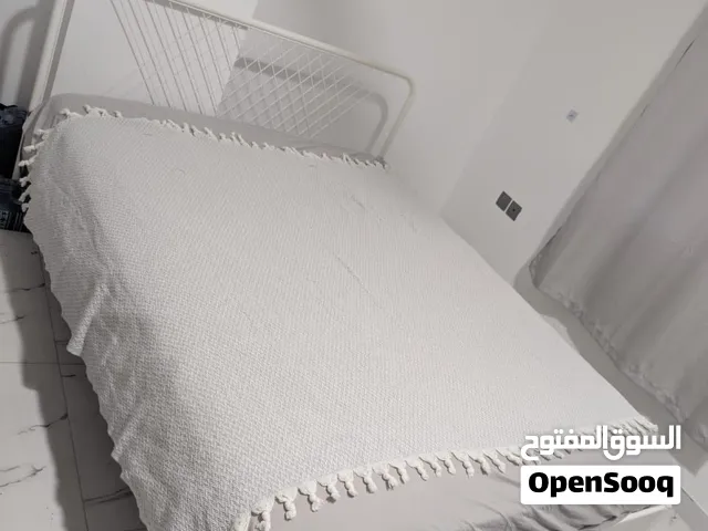 سرير ايكيا حديد أبيض 200×160 +مرتبة دانوب هوم ضمان عشر سنوات 200×160 +غطاء مرتبة و وسادتين الكل بخير