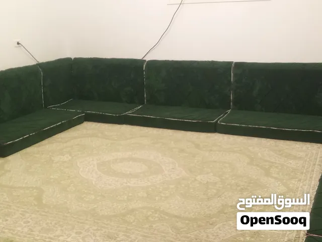 جلسه عربية معاها مخاذها وبساط بفرشته