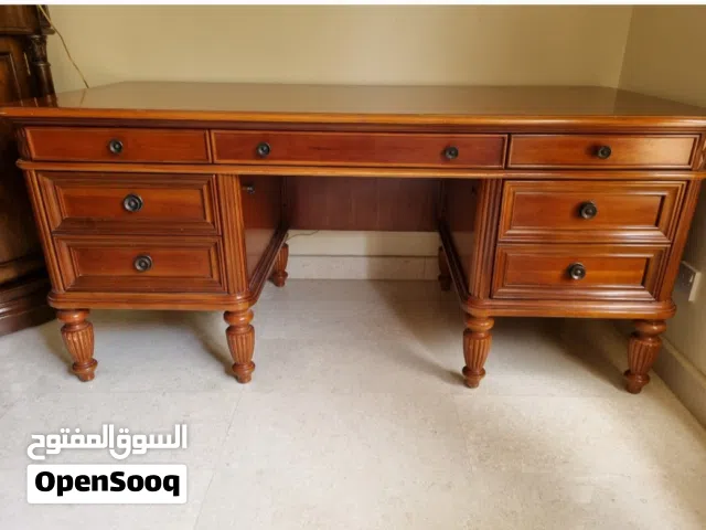 طاولة مكتب