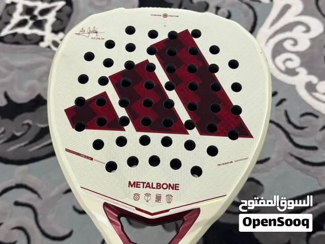مضرب بادل أديداس ميتالبون بحالة ممتازة – 950 درهم
