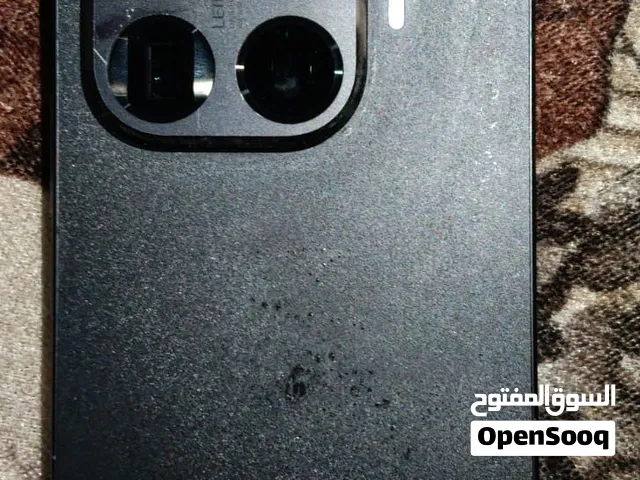 شاومي 15تي برو واحد تيرى استخدام 9اشهر الجهاز نضيف ما عدا شخطين ب اطار الكامره مو العدسات