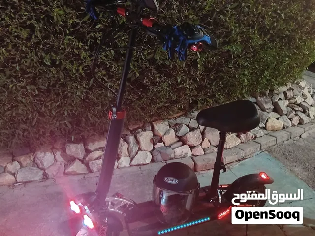 سكوترسكوتر شحن وحش سرعة الحقيقي 50 يتحمل وزن 120 كم و يتحمل 45 كم في الشاحنة الواحده و سعر 500 فقط