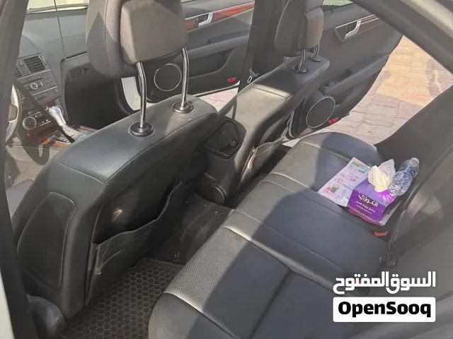 مرسيدس بنز الفئة-C C 300 2011 مستعملة بحالة ممتازة مع مواصفات أمريكية