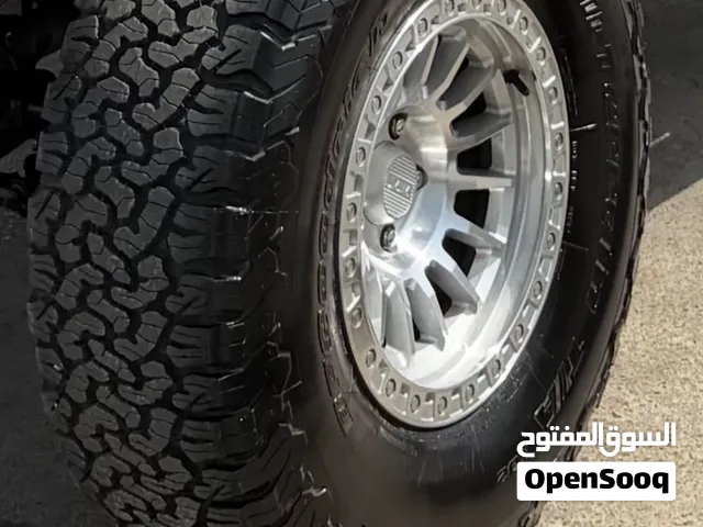 5 اطارات مقاس 37 رنج 17 للبيع نظيفات جدا جدا استخدام بسيط