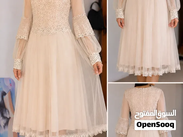 فستان مناسبات راقي جدًا – لون أوف وايت/بيج فاتح – قياس 40 (XL) بحالة ممتازة