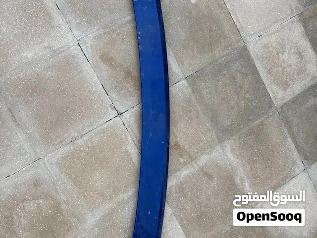 جناح بلاستيك اصلي مستعمل لموستانج 2013 بحالة جيدة
