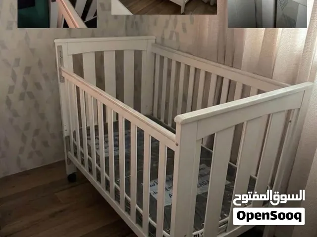 سرير اطفال مستعمل بحالة ممتازه