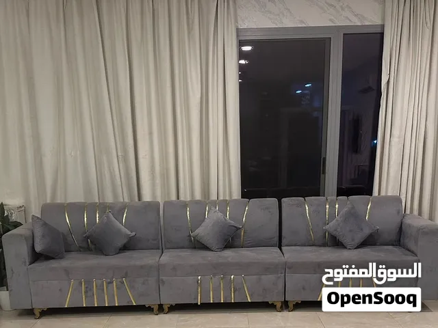 البيع كنب مع المخدات جديد استخدم 5 شهر فقط ألوان رصاصي حق 18 أشخاص