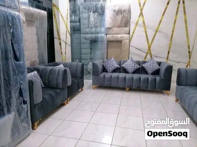 طقم كنب مودرن فاخر يتسع لـ 7 أشخاص، قماش عالي الجودة ومريح جداً، بحالة ممتازة ، للبيع بسعر مغري جدًا