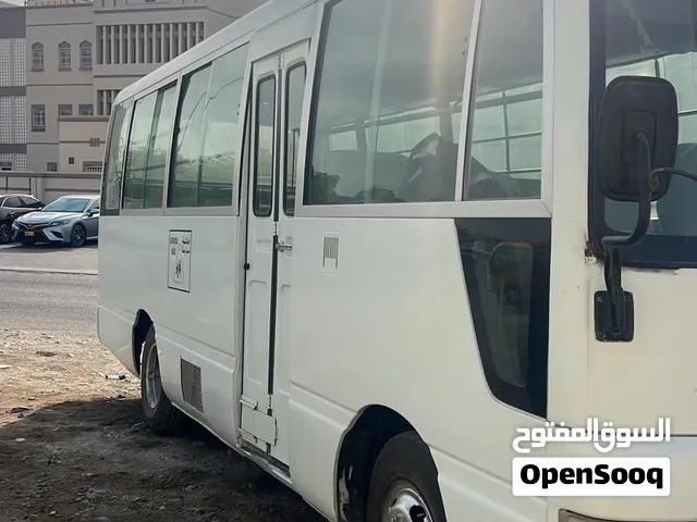 نيسان باص 2004 مع مواصفات خليجية وديزل، مرخصة ومستخدم ممتازة