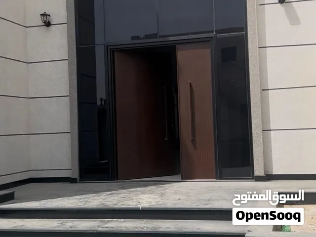 للبيع فيلا بالحوشي أول ساكن - تشطيب مميز - تملك عرب - مساحة 10,000 الاف قدم