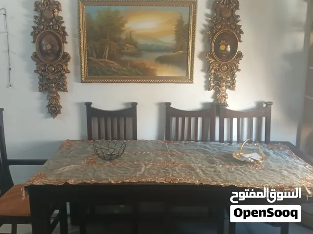 طاولة سفره كبير وتحت طابقين خشب زان تواليت صغير للبيع