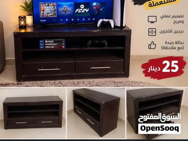 إذا بدك طاولة قوية، عملية وشكلها مرتب وتحط عليها تلفزيونك والبلايستيشن