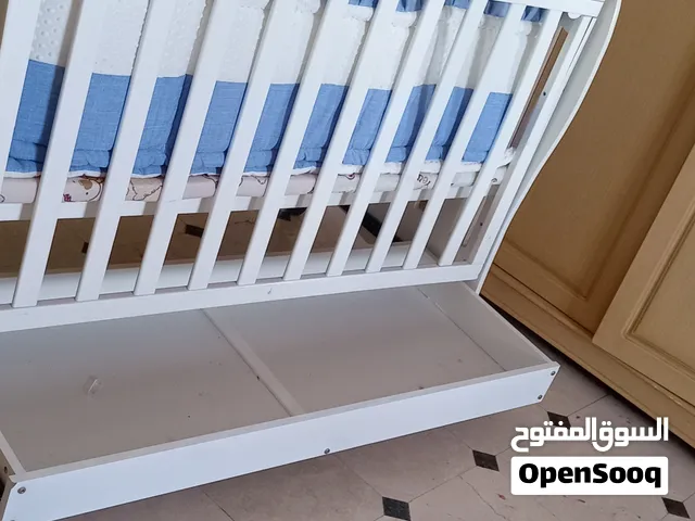 سرير اطفال استخدام بسيط جدا