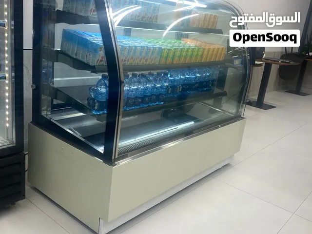 ثلاجة عرض ايطالي وعدد 2سخانة طعام بسعر اقل من السوق لسرعة البيع