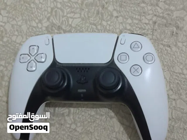 كنترول PS5 نضيفة