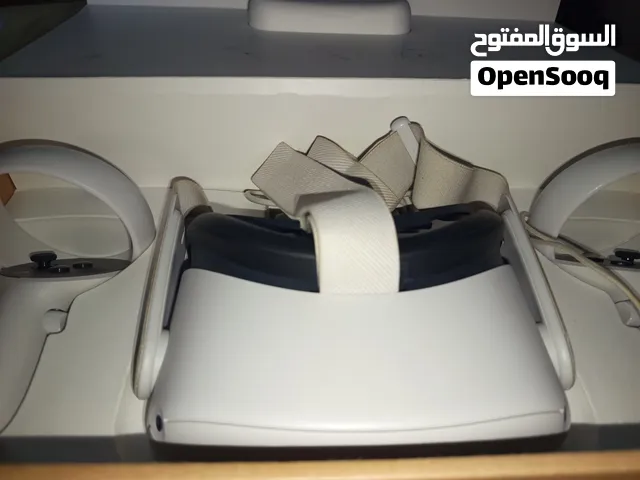 meta quest 2 بجوده ممتازه بدون اي خدش مع جميع الملحقات مع يدين ثنتين