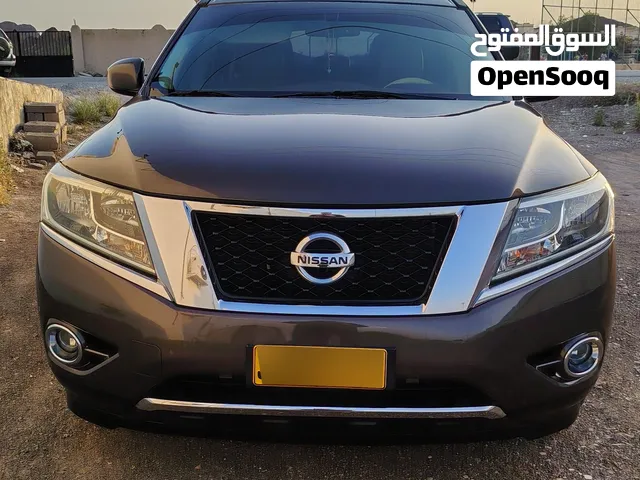Used Nissan Pathfinder in Al Dakhiliya