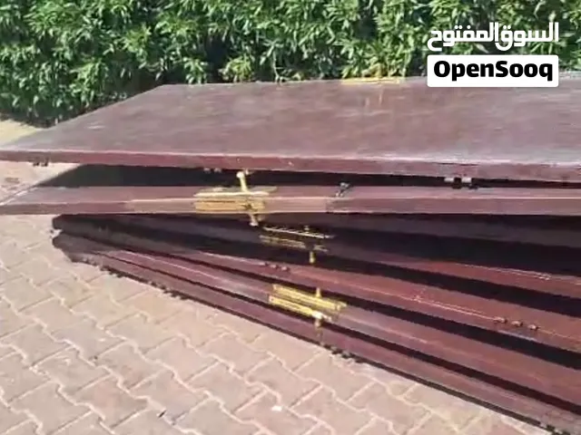 للبيع عدد ثلاث.ابوب خشب قوي بسعر مناسب على السوم
