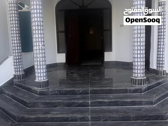 فيلا تجاريه للايجار في القرم / Villa commercial For Rent In Al Qurm