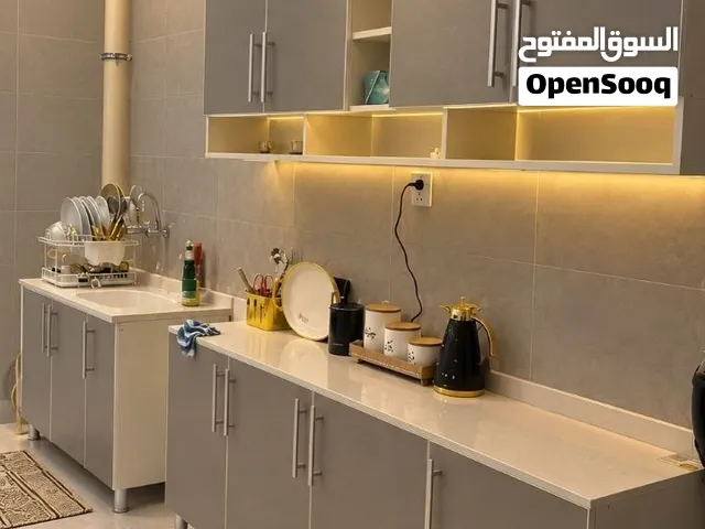 تفاصيل العرض والمواصفات: السعر الكلي: 345 ألف دينار عراقي. الحجم: 2 متر (يشمل الكاونتر الأرضي + ال
