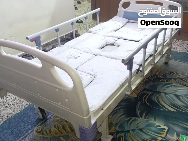 سرير طبي 4 حركات مستعمل قليل