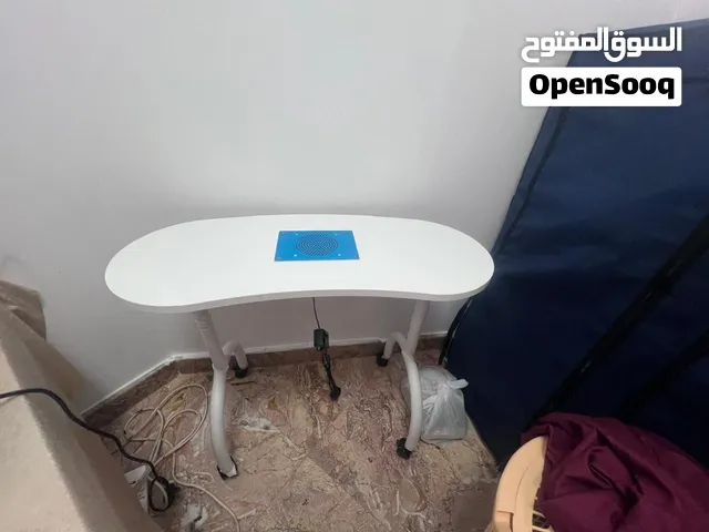 باكدج اظافر كامل للبيع مع الطاولة و nail drill و مجفف الجل