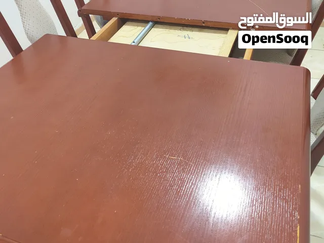 طاولة طعام للبيع./Dining table