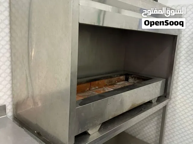 للبيع لافتة محل و شواية ستانلس ستيل مع ملحقاتها  مكانه شفط و فرن تسخين