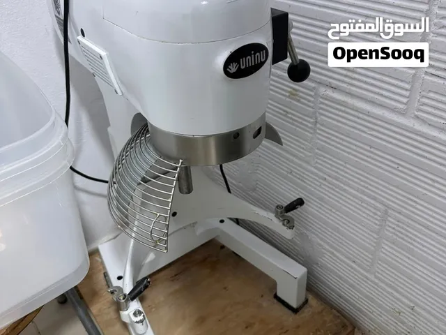 معدات حلويات للبيع (فريزر وثلاجة وفرن وخلاط وغيرها)