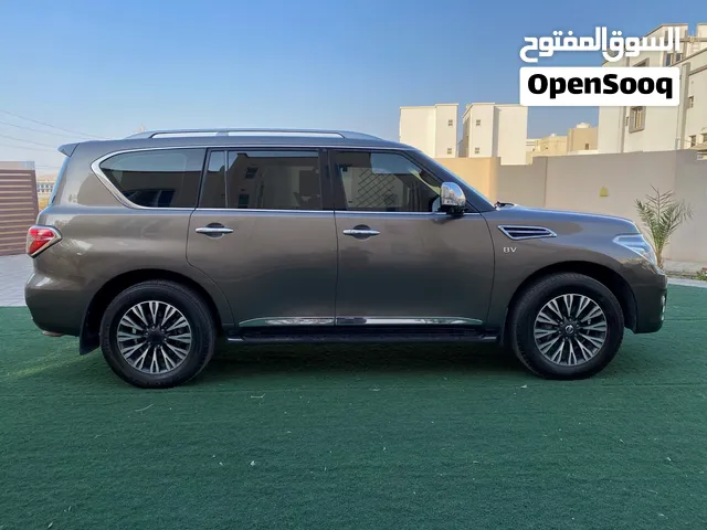 نيسان باترول بلاتينوم نظيف