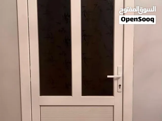 باب للبيع شبه جديد