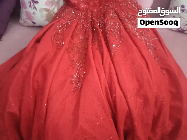 زوز فساتين سهره واحد احمر وتانى بيج