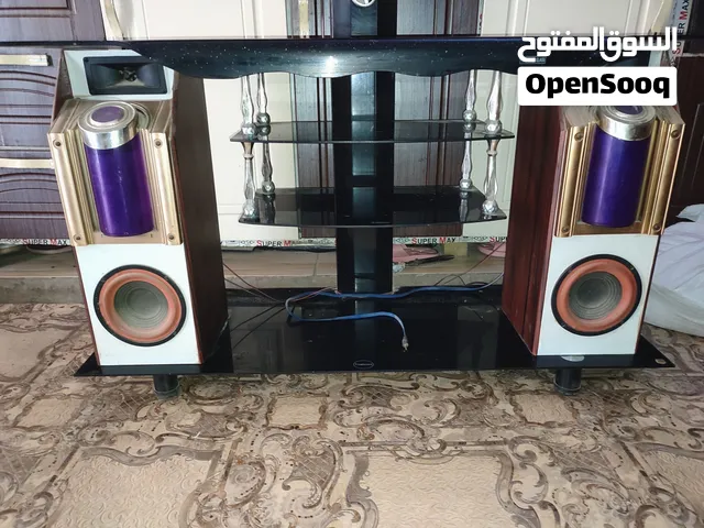 ميز بلازمه نظيف جداً وياه سماعات واذا متردون سماعات عادي ينشالن