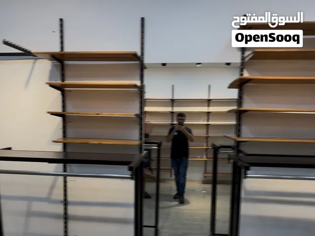 ستاند خشب للملابس و المحال التجاريه نصبه حديد رفوف للتخزين مانيكان عدد 3 ستاند حديد عدد 2