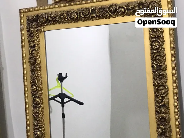 ميز و مرايه