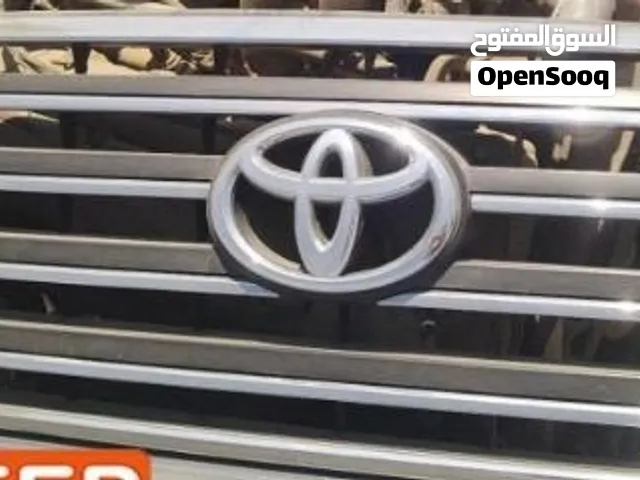 قطع لندكروزر 2014 طمبون امامي و خلفي جنحان أماميات شل لحية امامية و خلفية باب خلفي و مجموعة قطع اخرى